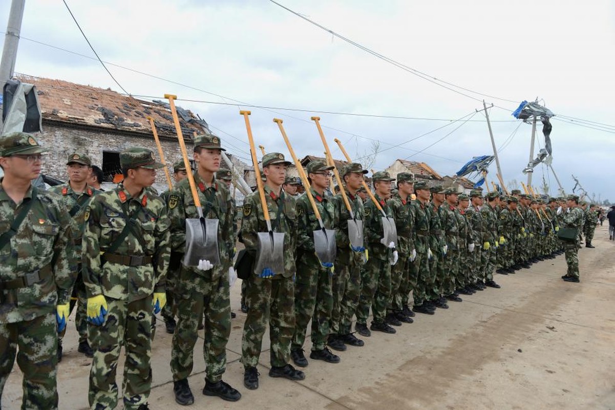 Hinh anh tan hoang sau tran loc xoay, mua da o Trung Quoc-Hinh-9